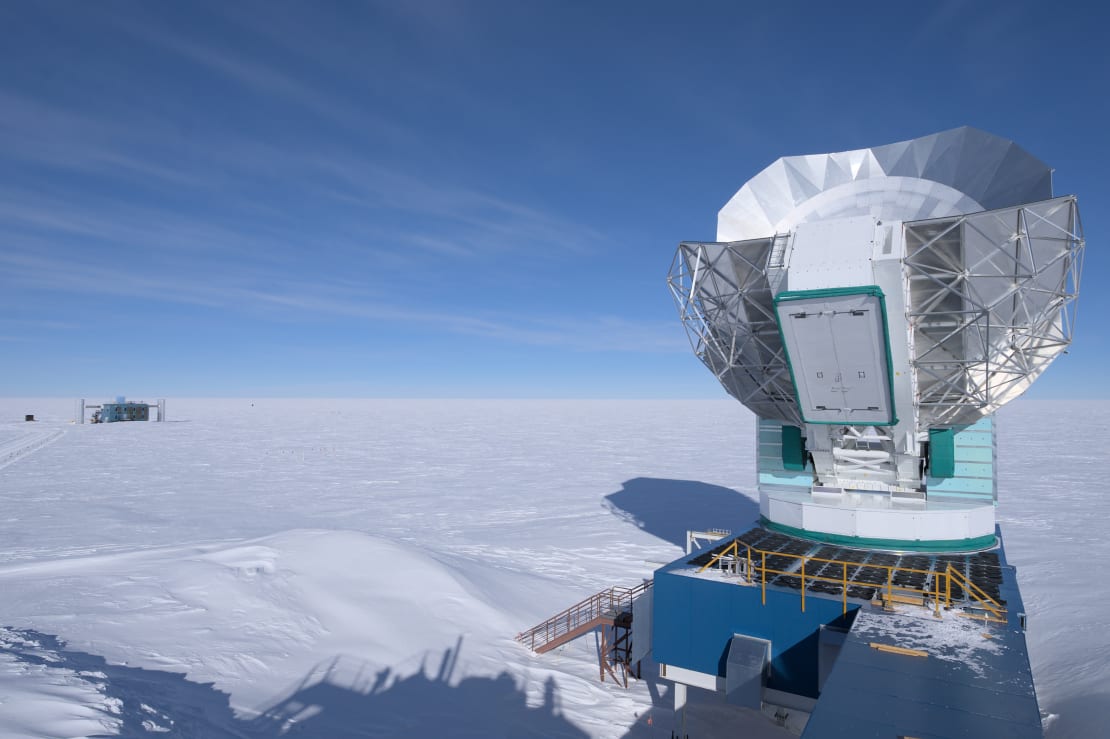 South Pole Telescope on the right in foreground, IceCube Lab on the left in distance.