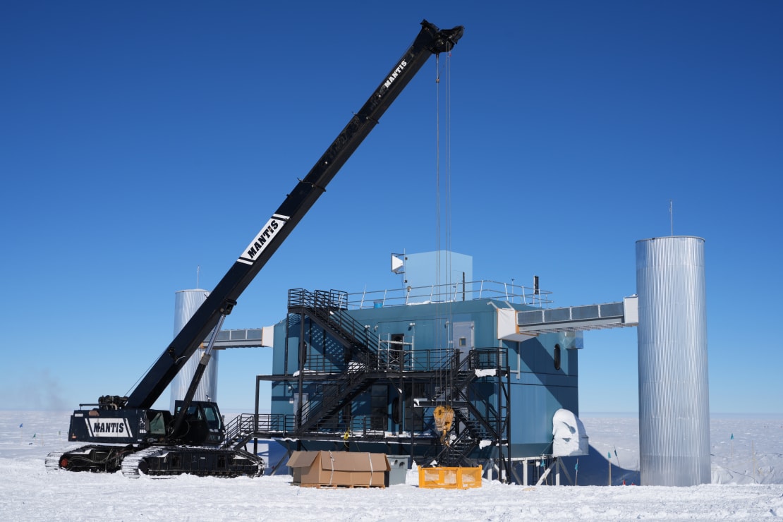 A large crane set up near the IceCube Lab.