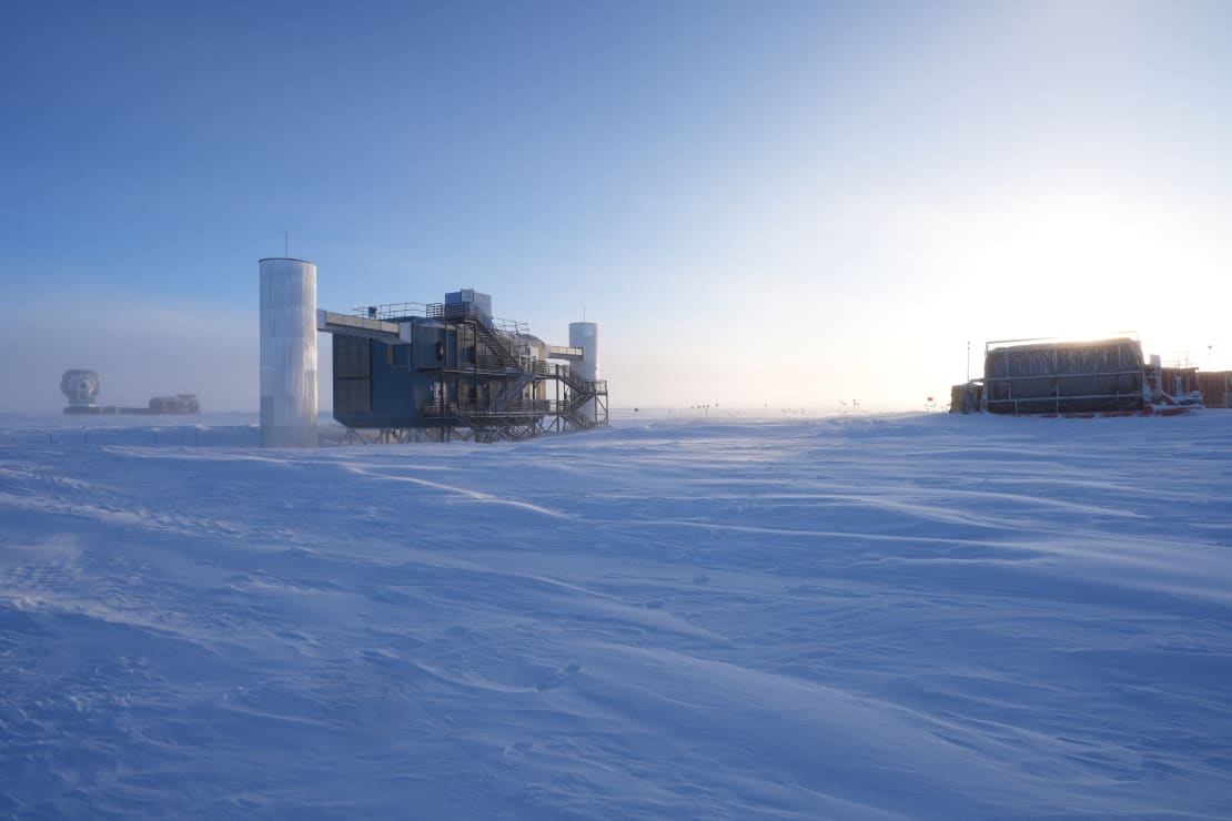 Late summer view of the IceCube Lab, with Upgrade buildings to the right and South Pole Telescope in distance on the left.