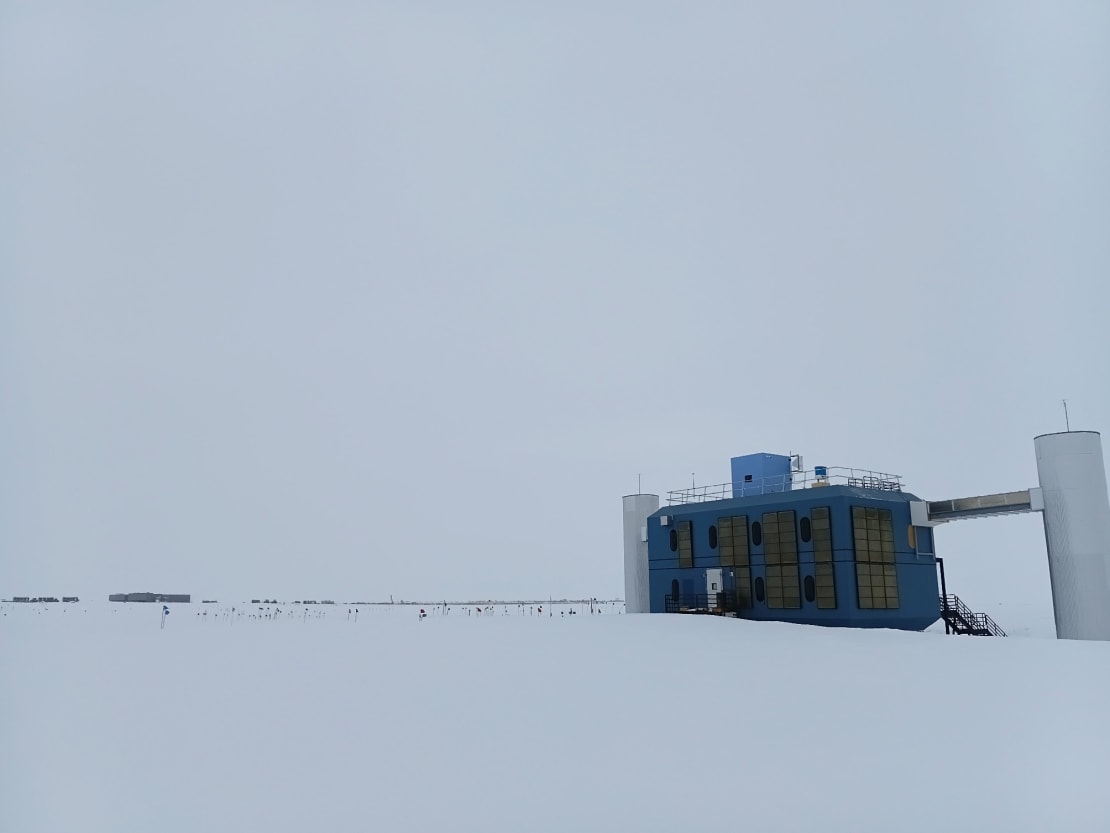 The IceCube Lab, under a sky white like the ground.