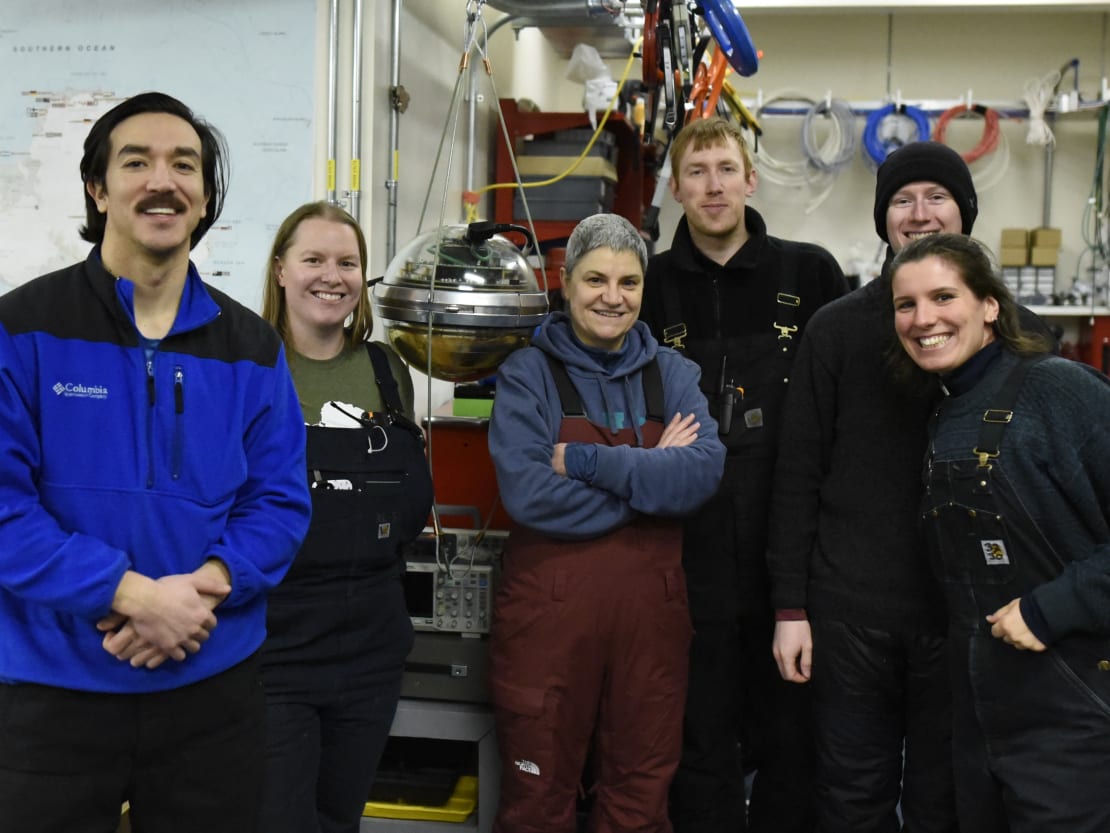 Group photo at IceCube Lab open house.